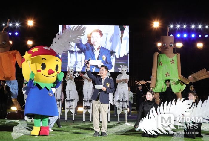 춘천시, 거리로 나온 인형들.. 퍼펫카니발 퍼레이드 시민 ‘환호’