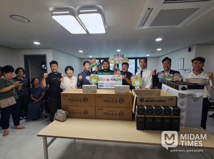 대구 수성구 만촌청년회는 지난 19일 만촌2동·만촌3동 공설경로당 7개소를 방문해 떡도시락, 선물세트 230개를 전달했다.