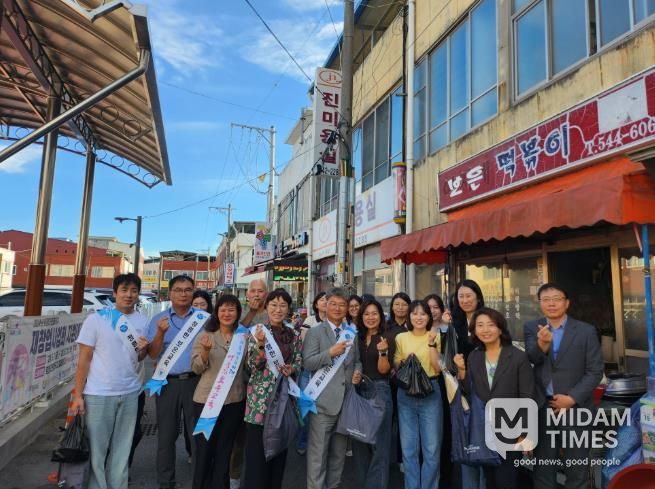 보은교육가족, 보은전통시장 찾아 시장 활성화에 앞장서