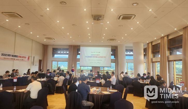 포항시는 25일 시청 중회의실에서 ‘호미반도 관광특화지구 계획수립 연구용역’ 중간보고회를 개최했다.