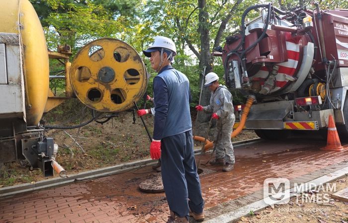 경주시는 2025 APEC 정상회의를 앞두고 국내외 방문객 증가에 대비해 보문관광단지 일원을 중심으로 하수관로 준설공사를 추진한다.