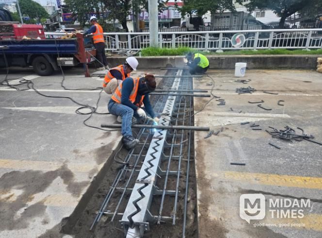 충주시, 추석 앞두고 도로정비 속도…안전한 귀성길 만든다