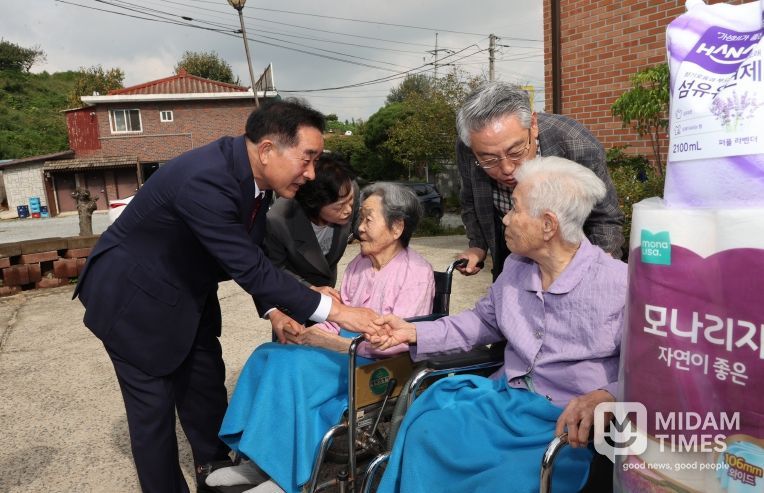 송기섭 진천군수, 추석 명절 앞두고 노인복지시설 위문