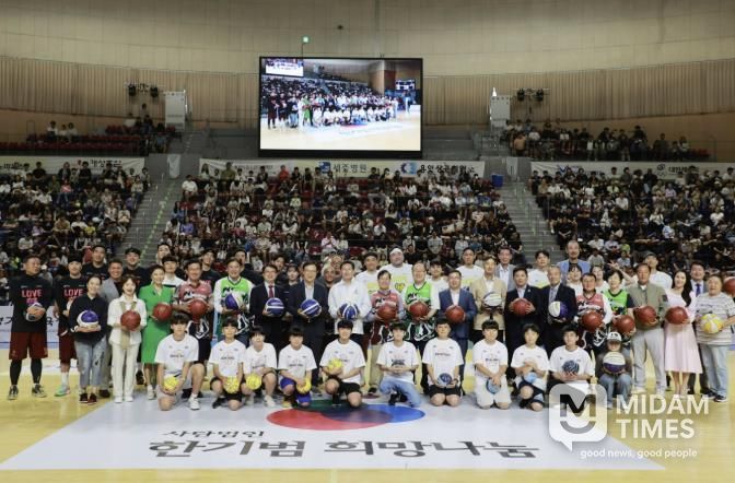 이상일 용인특례시장은 27일 '2025 희망의 씨앗과 스타와 함께하는 희망농구 장선경기'에 참석했다