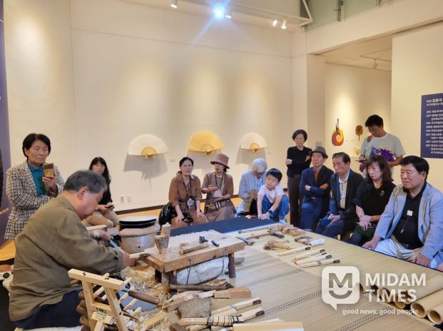안동문화예술의전당 문화관광 활성화사업 '손끝, 바람-부채展' 연계 전통부채 제작시연회 개최