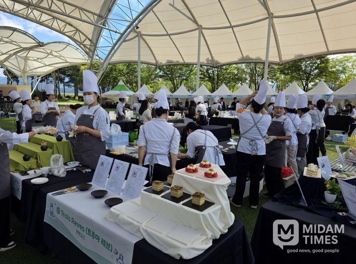 전남교육감배 제3회 학생 요리&제과제빵 경연대회가 펼쳐지고 있다.