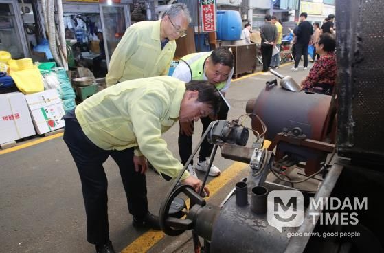 안심하고 장 보세요 이학수 정읍시장, 추석 맞이 전통시장 안전 점검
