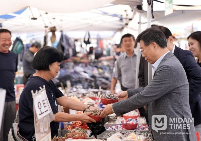 신상진 성남시장, 추석 맞이 전통시장 방문해 상인 격려