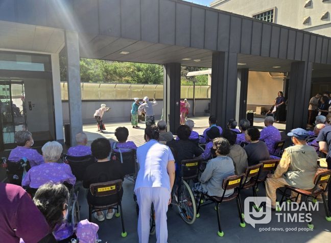 탈춤 해외공연단, 축제장 밖에서 시민과 만난다