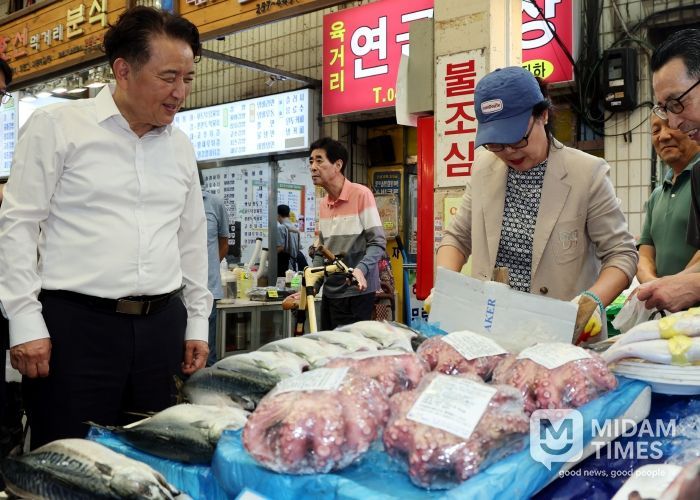 ‘전통시장에 생기를, 지역경제에 활력을’ 김영환 충북도지사, 민생현장 소통 행보