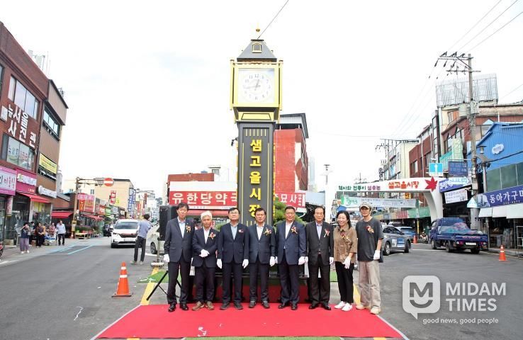 정읍 샘고을시장, 새 시계탑 제막… 전통시장 활력 더한다