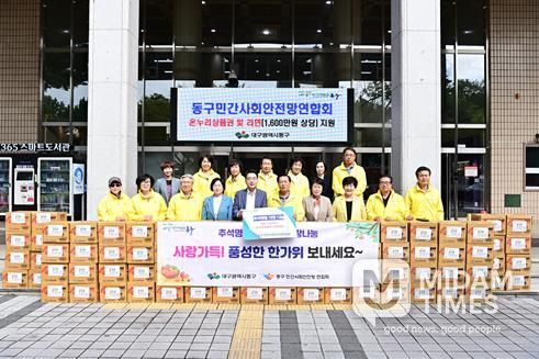 민간사회안전망연합회(회장 조동래)는 지난 29일 온누리상품권 640만원과 라면 330박스(980만원 상당)를 동구청에 전달했다.