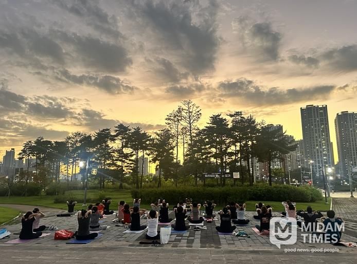 송산사지근린공원 별을 품은 요가