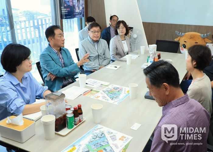 안중시장 상인들과 간담회