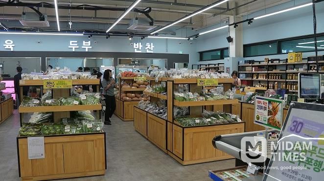 ‘파주로컬푸드’ 직매장 문산점 개장 (7월 말 문을 열어 두 달간의 시범운영기간을 거쳐 9월 29일 정식 개장했다)