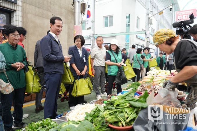삼성 전통시장 방문한 조병옥 군수