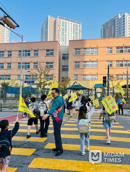 어린이 교통안전 깃발 캠페인