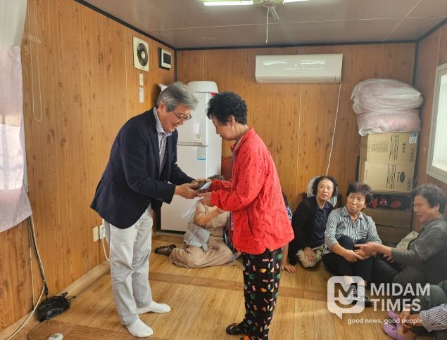 미등록 경로당 후원금 전달