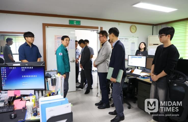 조길형 충주시장, 추석 연휴 현장근무자 격려(단월정수장 근무자 격려)