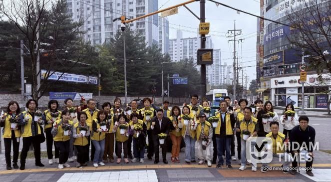 양주시 회천3동, 가을맞이 국화꽃 식재 행사 실시