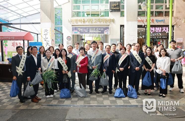 제천시의회, 추석 맞아 시장에 온기를 더하다