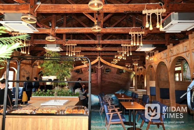 청천면 엽연초 창고 ‘루마코브(LumaCove) 카페’