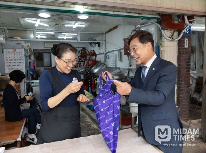 김병전 의장, 추석맞이 전통시장 소상공인 격려