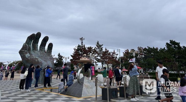 추석 연휴 동안 포항 주요 관광지를 찾은 관광객들.