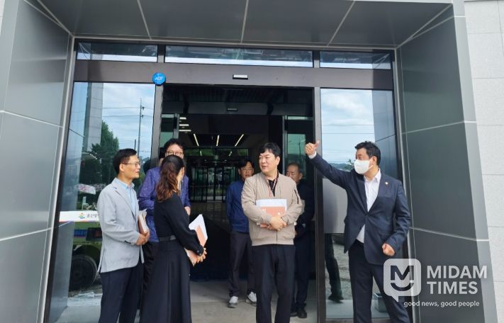 안대룡 교육위원장, 강북교육지원청 증축현장 및 학생교육문화회관 방문