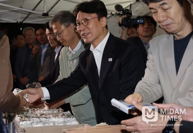 김민석 총리, 새벽인력시장 방문