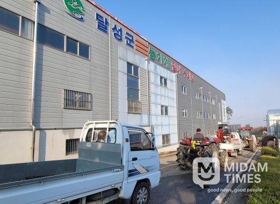 옥포읍 농기계임대사업소 대기줄