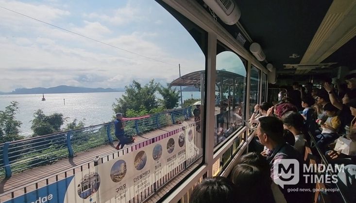 ‘해운대 더 라이드 해변열차’ 공연 모습
