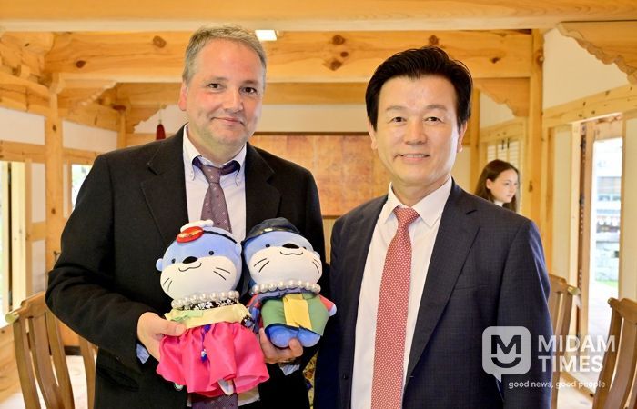 “진주 남강유등축제 개최를 축하드립니다” 프랑스 투레트市 관계자 진주방문‘눈길’