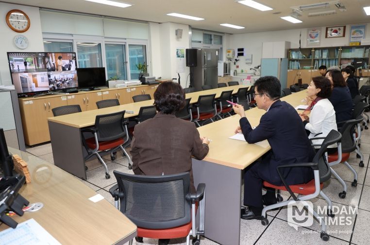윤건영 교육감, 학생주도 위기상황 대응훈련 참관 위해 사천초 방문