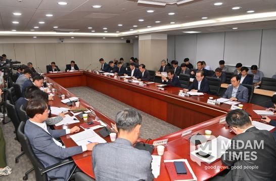 실국원장회의 통해 “민관정이 원팀으로 움직여 줄 것” 당부