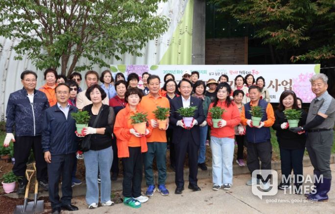 골목도 거리도 꽃길로’ 수국심기 행사