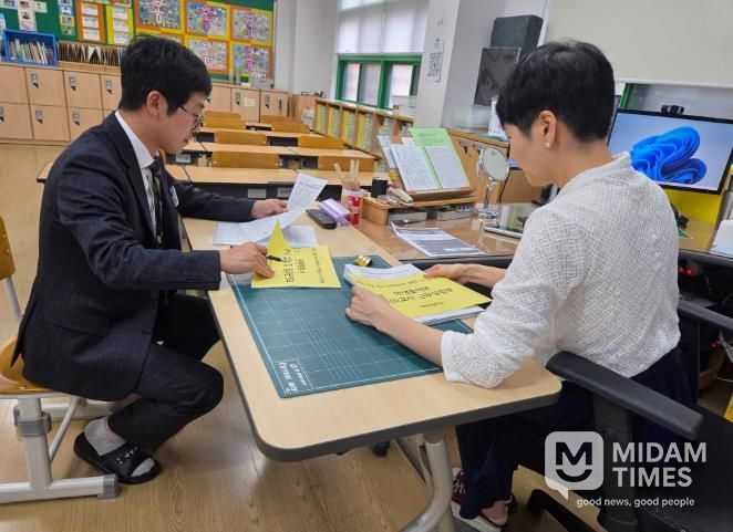 강남교육지원청은 15일 영화초를 방문해 업무담당자를 대상으로 '이주배경학생 맞춤형 프로그램 상담'을 진행했다.