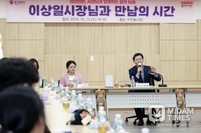이상일 용인특례시장은 15일 청년인턴들과 소통의 시간을 가졌다