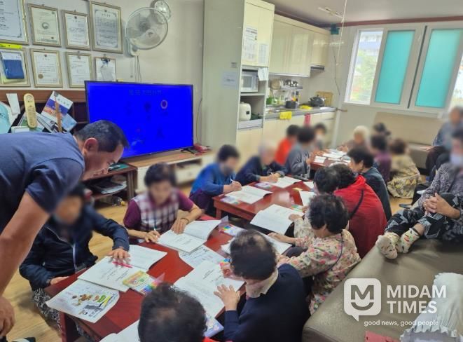 거제시치매안심센터, 제13호 둔덕면 학산리 치매안심마을 치매예방교실 운영
