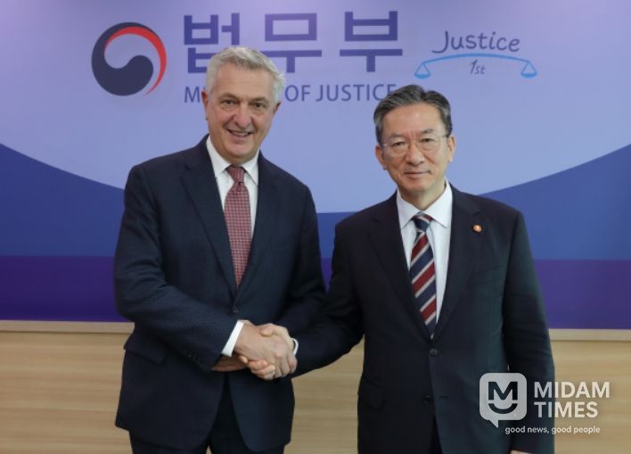 필리포 그란디(Filippo Grandi) 유엔난민기구(UNHCR) 최고대표와 정성호 법무부 장관