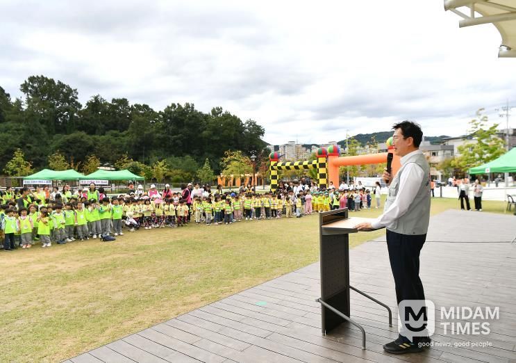 '숲에서 함께 놀아요!' 2025년 원주시 어린이집 영유아 한마음대회 성황리 마무리
