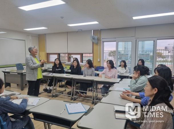 울산과학관 들꽆학습원은 16일 남산초등학교에서 '학교 숲 교재원 식물 상담'을 진행했다.