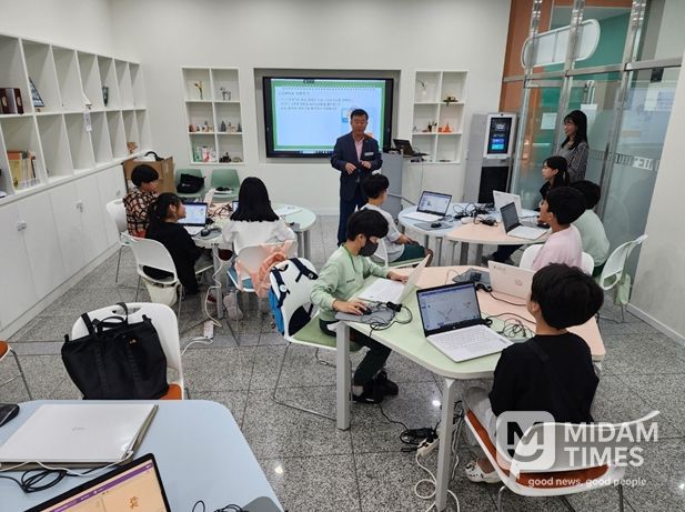 이승우 시의원, “아이들의 코딩이 부산의 미래다” - SW·로봇 체험교육 현장 격려