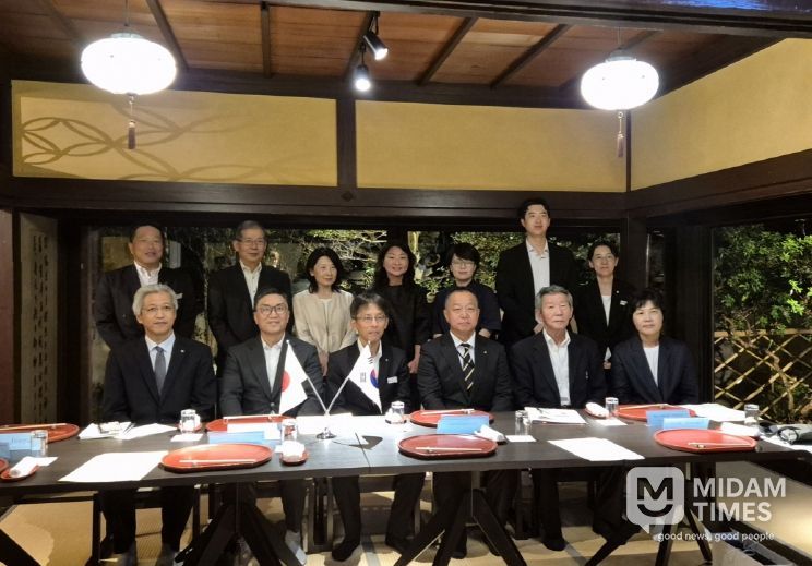 지난 16일 우에마츠 카즈히로 카가와현 지사공실장 주재 환영 만찬 현장, 카가와현, 칸온지시, 사누키시 관계자와 1900년대 초 구룡포에 이주한 어부의 친족들도 참석했다.