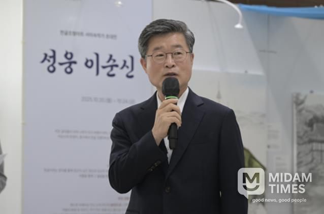 김길성 중구청장이 오프닝행사에서 축하인사를 전하고 있다.