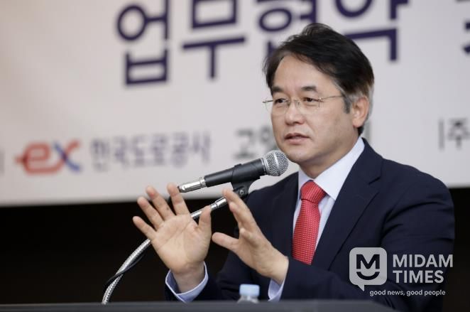 ‘2025 고양 아시아·대양주 도로대회’ 조직위원회 출범식에 참석한 이동환 고양특례시장