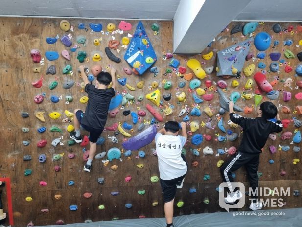 부산 북구 덕천1동, 취약계층 아동·청소년을 위한 『Dreams Come True 』 실내 클라이밍 체험 실시