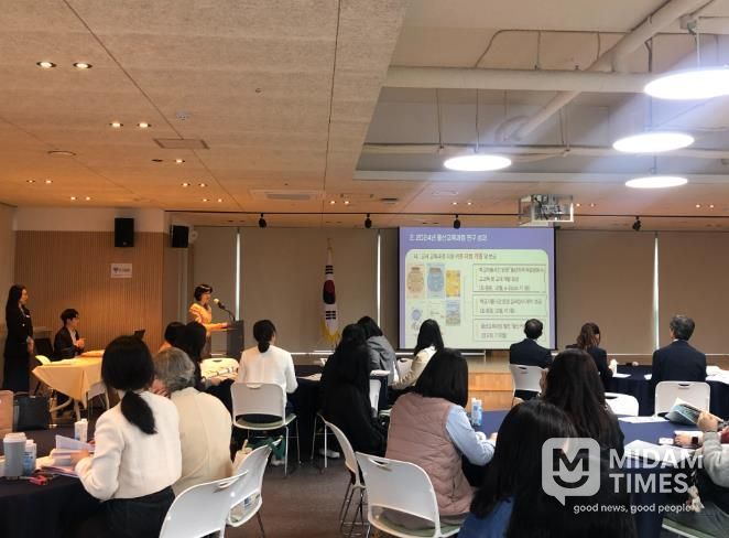 울산교육연구정보원은 22일 박상진홀에서 '울산교육과정 연구보고회'를 열었다.