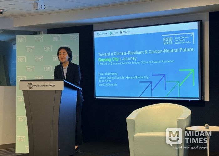 고양시 전문위원이 자연기반해법(Nature-Based Solutions, NBS)을 적용한 기후위기 적응 사례를 발표하고 있다.