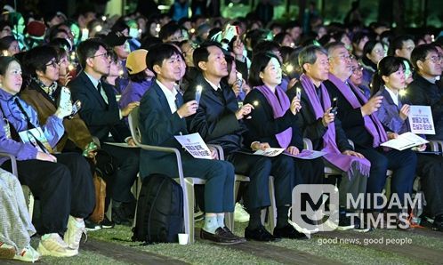 오세훈 서울시장이 25일(토) 저녁 서울광장에서 열린 ‘10.29 이태원 참사 3주기 시민추모대회’에 참석했다.